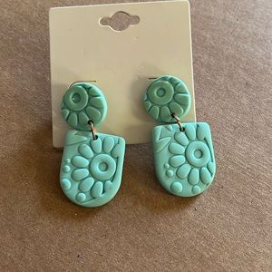 NWT BOHO TEAL FLOWER RAISED EARRINGS 🌵